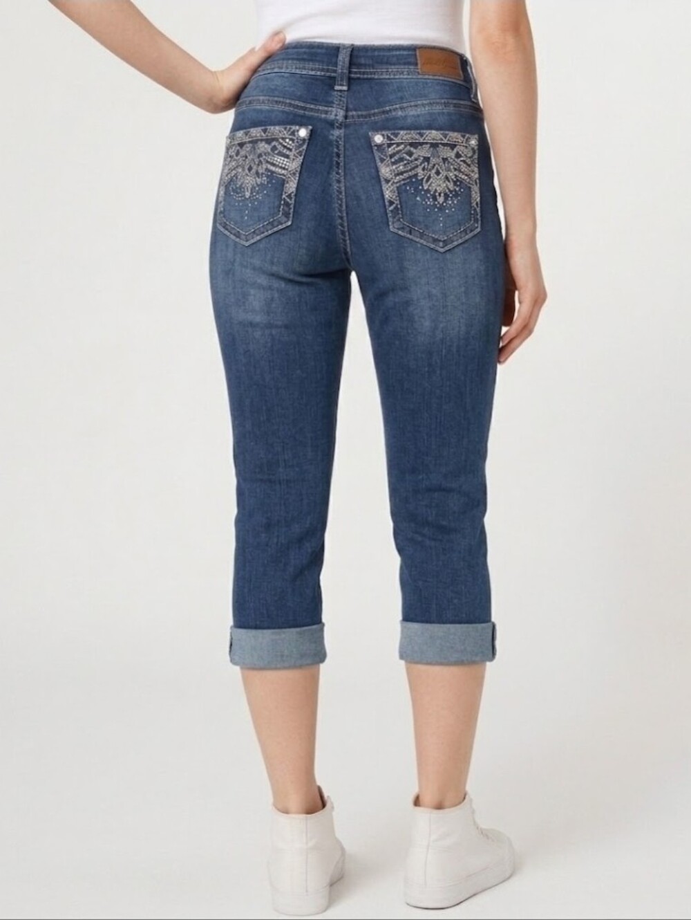 Wallflower Women's Capri Indigo Cropped Jeans with Cuffed Hem